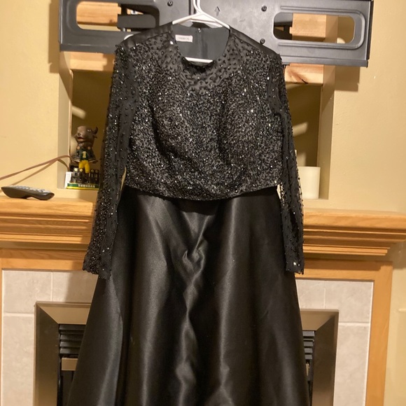 Long sleeve prom dress - Picture 7 of 7